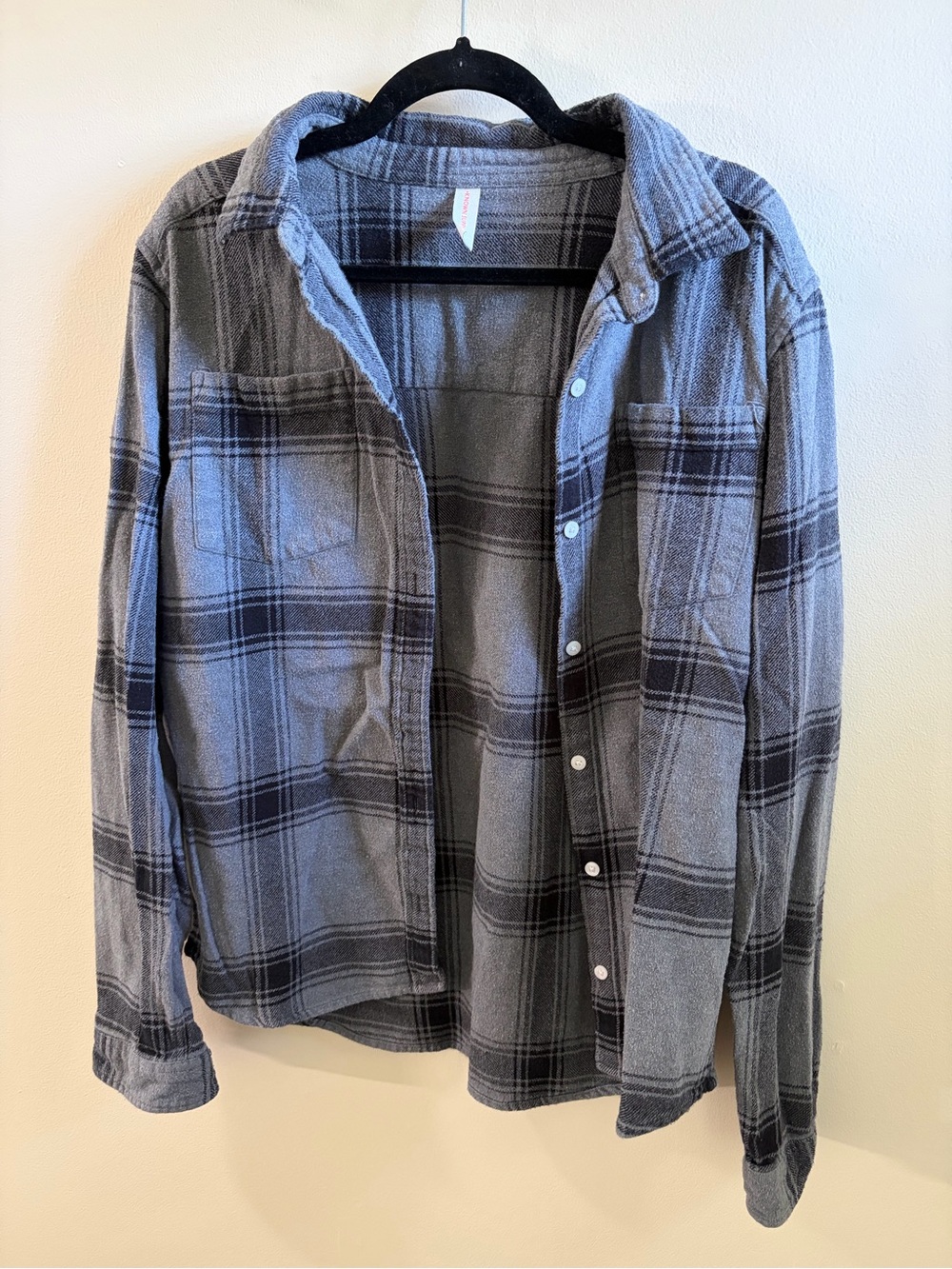 Men's Gray Plaid Button-Down Shirt - Casual Flannel